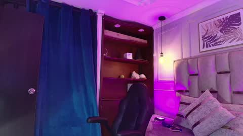 Snapshot of emelie_ch_ chatting on 12.13.24 Emily  online show from 12.13.24