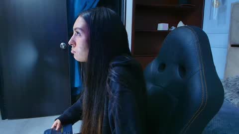 Snapshot of emelie_ch_ chatting on 12.31.24 Emily  online show from 12.31.24