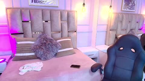 Snapshot of emelie_ch_ chatting on 01.09.25 Emily  online show from 01.09.25