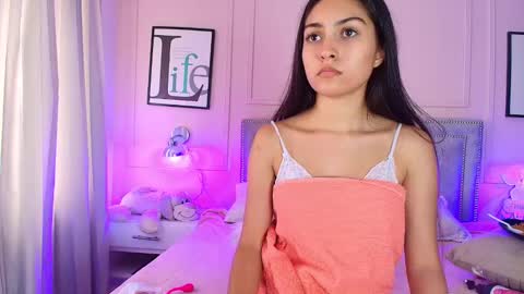 Snapshot of emelie_ch_ chatting on 01.12.25 Emily  online show from 01.12.25