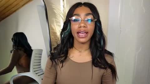 anyelii  online show from 03.12.25