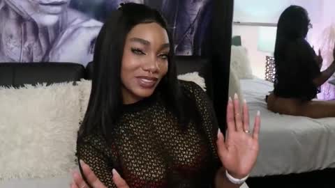 anyelii  online show from 09.18.25