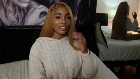 anyelii  online show from 11.22.25