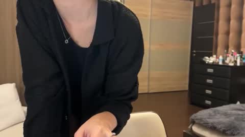 Snapshot of emi__ly chatting on 11.27.25 emi__ly online show from 11.27.25