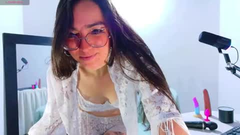 Snapshot of emi_roberts chatting on 10.14.25 Emmily Roberts online show from 10.14.25