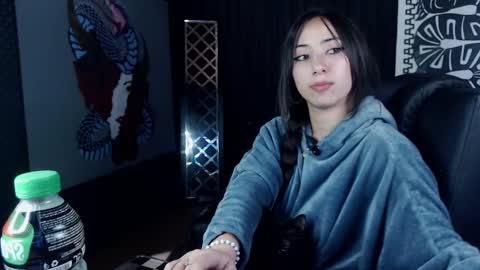 Snapshot of emiantonella_ chatting on 02.13.25 Antonella online show from 02.13.25