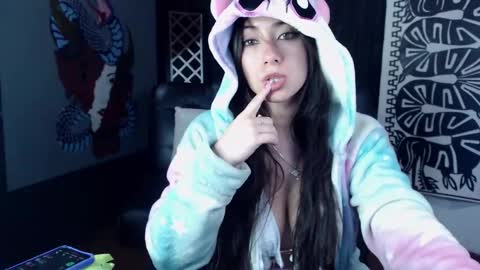 Snapshot of emiantonella_ chatting on 02.21.25 Antonella online show from 02.21.25