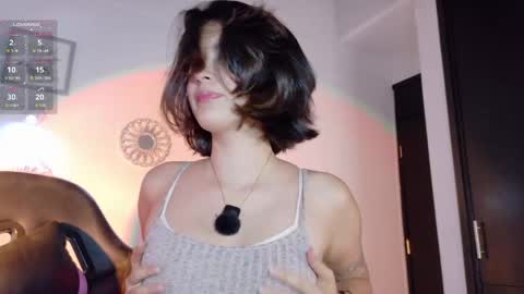 Snapshot of emicute_ chatting on 05.19.26 online show from 05.19.26