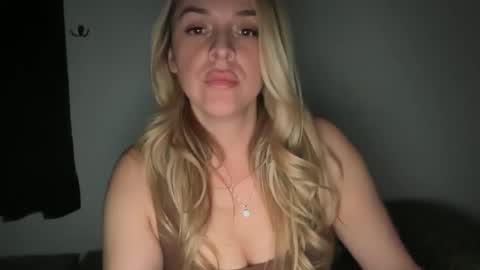 Snapshot of emilelovesyou chatting on 01.17.26 emilelovesyou online show from 01.17.26