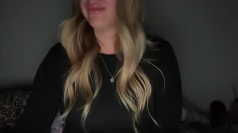 Snapshot of emilelovesyou chatting on 03.31.26 emilelovesyou online show from 03.31.26