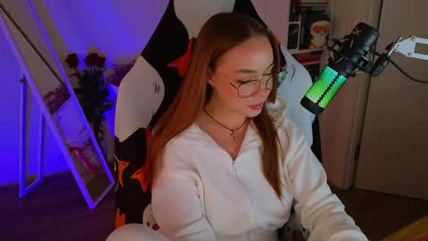 Snapshot of emili1_bc chatting on 03.11.25 Emili online show from 03.11.25