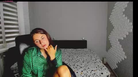 Snapshot of emili77777 chatting on 09.15.25 emili77777 online show from 09.15.25