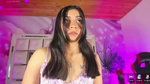 Snapshot of emili_clark chatting on 03.01.26 Emili clark online show from 03.01.26