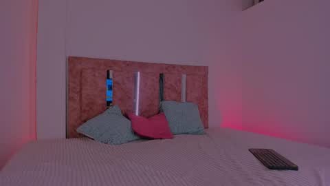 emili_williams10 online show from 04.23.26