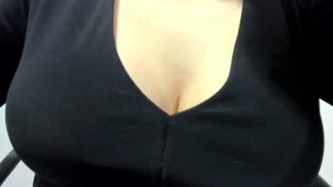 Snapshot of emilia_betancourt0923 chatting on 07.17.26 Emilia Betancourt0923 online show from 07.17.26