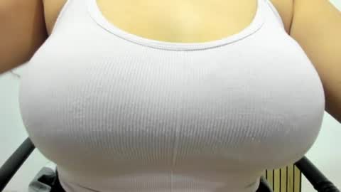Snapshot of emilia_betancourt0923 chatting on 07.21.26 Emilia Betancourt0923 online show from 07.21.26