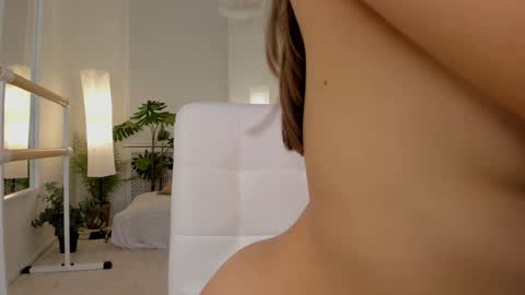 Snapshot of emilia_dream chatting on 01.24.25 emilia_dream online show from 01.24.25
