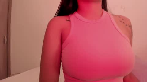 Snapshot of emilia_ghendle chatting on 12.13.24 Emilia Big Boobs online show from 12.13.24