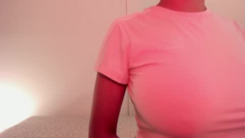 Snapshot of emilia_ghendle chatting on 01.03.25 Emilia Big Boobs online show from 01.03.25