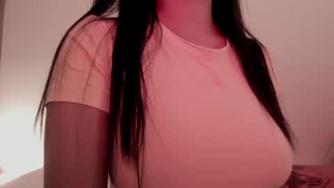 Snapshot of emilia_ghendle chatting on 02.02.25 Emilia Big Boobs online show from 02.02.25