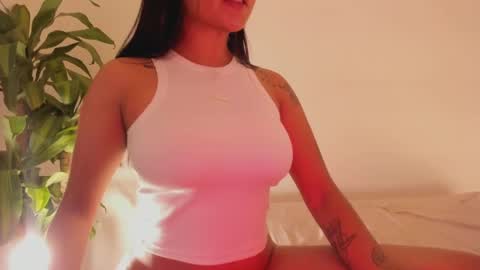 Snapshot of emilia_ghendle chatting on 02.21.25 Emilia Big Boobs online show from 02.21.25