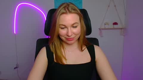 Snapshot of emilia_ilia chatting on 04.18.26 Emilia online show from 04.18.26