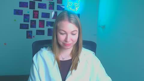 Snapshot of emilia_ilia chatting on 04.20.26 Emilia online show from 04.20.26
