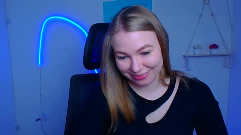 Snapshot of emilia_ilia chatting on 04.23.26 Emilia online show from 04.23.26