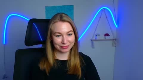Snapshot of emilia_ilia chatting on 04.28.26 Emilia online show from 04.28.26