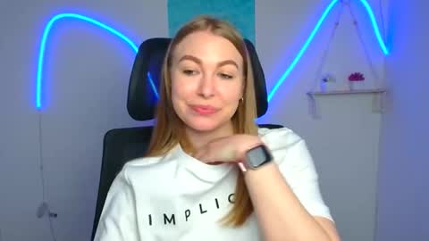 Snapshot of emilia_ilia chatting on 05.05.26 Emilia online show from 05.05.26