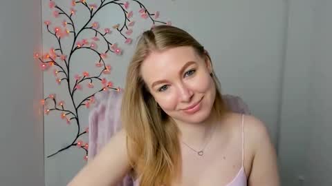Snapshot of emilia_ilia chatting on 05.06.26 Emilia online show from 05.06.26