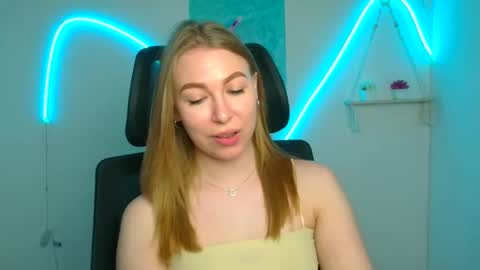 Snapshot of emilia_ilia chatting on 05.07.26 Emilia online show from 05.07.26