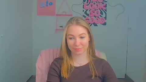 Snapshot of emilia_ilia chatting on 05.12.26 Emilia online show from 05.12.26