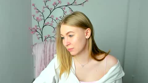 Snapshot of emilia_ilia chatting on 05.20.26 Emilia online show from 05.20.26