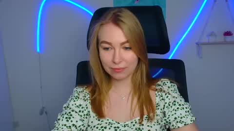 Snapshot of emilia_ilia chatting on 05.22.26 Emilia online show from 05.22.26