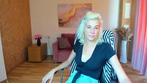 Snapshot of emilia_wils chatting on 07.26.26 Emilia Wills online show from 07.26.26