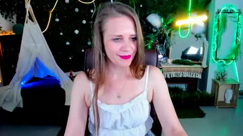 Snapshot of emiliabedy chatting on 05.13.26 Emilia Bedy online show from 05.13.26