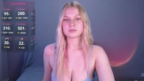 Snapshot of emiliaduchess chatting on 05.19.26 Amili online show from 05.19.26