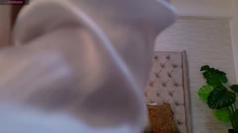 Snapshot of emilirosses chatting on 10.07.25 emilirosses online show from 10.07.25