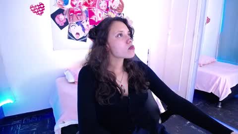 Emili Russo online show from 11.24.25