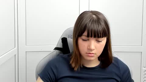 Snapshot of emilli_moon chatting on 05.19.26 Emmi online show from 05.19.26