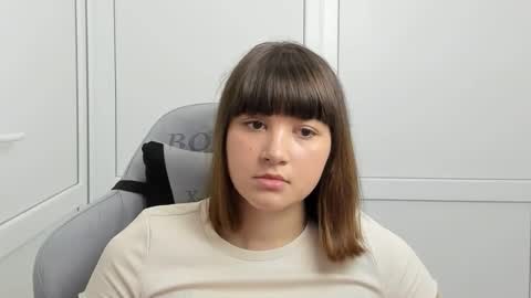 Snapshot of emilli_moon chatting on 05.20.26 Emmi online show from 05.20.26