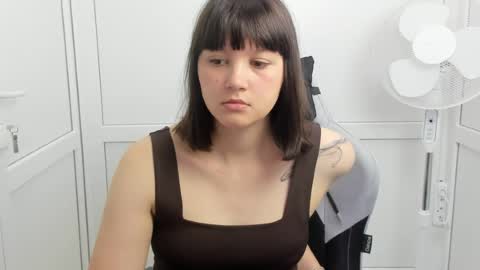 Snapshot of emilli_moon chatting on 05.29.26 Emmi online show from 05.29.26