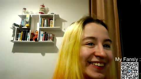 Snapshot of emilly_20 chatting on 05.13.26 Emily online show from 05.13.26