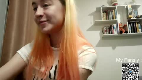 Snapshot of emilly_20 chatting on 05.17.26 Emily online show from 05.17.26