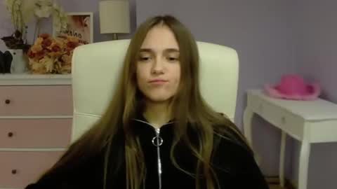 Snapshot of emilly_lust99 chatting on 01.31.25 Emilly online show from 01.31.25