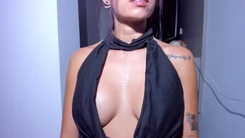 Snapshot of emillyhils1 chatting on 06.15.26 emilly online show from 06.15.26