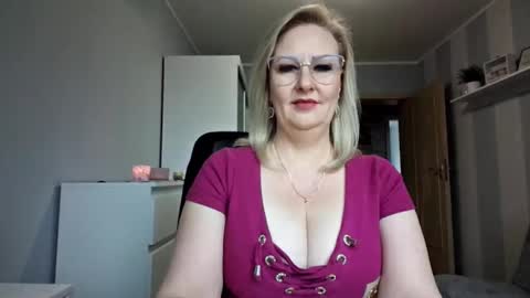 EmillyLove online show from 03.31.26