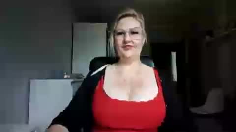 Snapshot of emillykiss chatting on 06.16.26 EmillyLove online show from 06.16.26