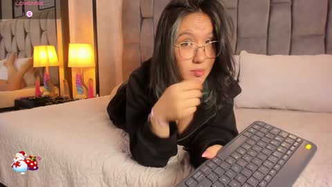 Snapshot of emily_5weet chatting on 12.14.24 Emily online show from 12.14.24